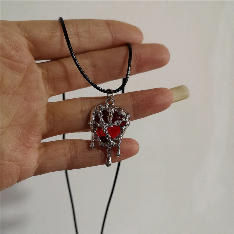 Red Lava Heart Star Cross Pend - огляд і ціна Women'S Emo Accessories